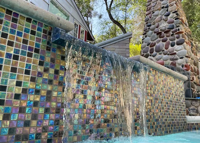 B&B only: The Rivery Retreat, Choose From Luxury Guesthouse Cabin Or Poolside Suite In Lake Austin Hill Country