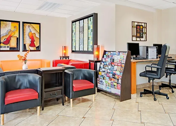 Motel: Days Inn Austin Crossroads